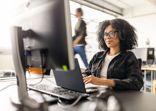 Téléchargez Un système ERP pourrait‑il convenir à votre entreprise? Un guide pour les entrepreneur