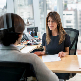 Apprenez ces 50 questions d’entrevue pour embaucher la personne la plus qualifiée pour un poste